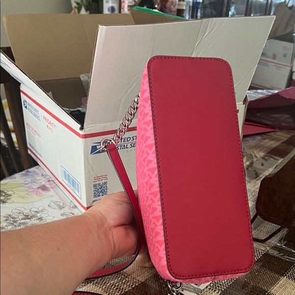 Michael Kors Pink and White Jet Set Crossbody Bag - Picture 3 of 8